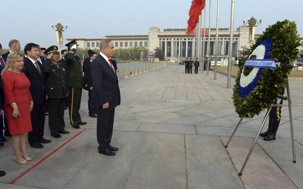 Prime Minister Benjamin Netanyahu and his wife Sara at the Monument to the People's Heroes in Beijing on March 21, 2017. (Haim Zach / GPO)