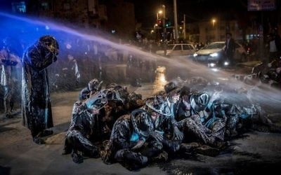 Police use a water cannon to disperse demonstrators during ultra-Orthodox anti-draft protests in Jerusalem on March 23, 2017. (Yonatan Sindel/Flash90)