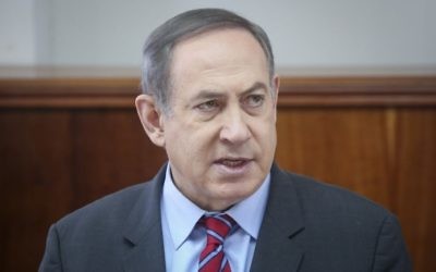 Prime Minister Benjamin Netanyahu leads the weekly cabinet meeting at his office in Jerusalem, March 26, 2017. (Marc Israel Sellem/Pool)
