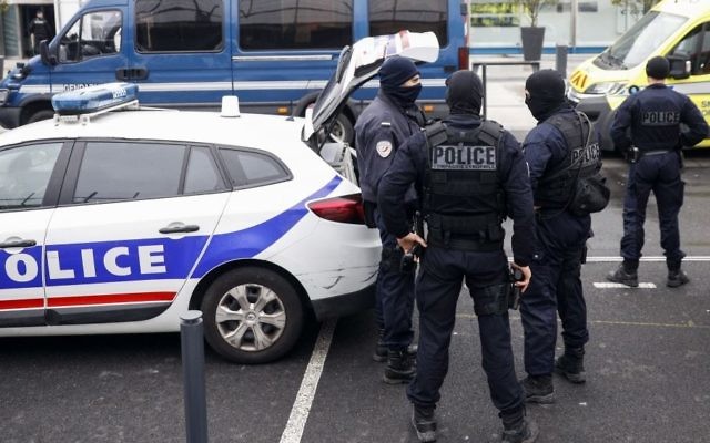 Illustrative: French police forces Orly airport, south of Paris, March, 18, 2017. (AP/Kamil Zihnioglu) Illustrative: French police forces Orly airport, south of Paris, March, 18, 2017. (AP/Kamil Zihnioglu)