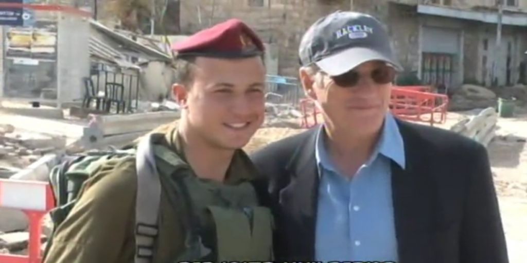 Richard Gere poses for a photo with a soldier in the West Bank city of Hebron, March 13, 2017. (Screen capture: Channel 2) Richard Gere poses for a photo with a soldier in the West Bank city of Hebron, March 13, 2017. (Screen capture: Channel 2)