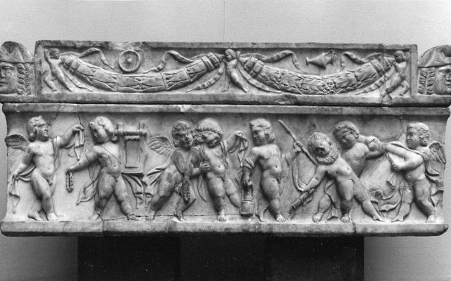 This undated photo provided by Staatliche Museen zu Berlin shows a Roman children sarcophagi, an art peace from the art collection of German-Jewish publisher Rudolf Mosse. (Staatliche Museen zu Berlin via AP) This undated photo provided by Staatliche Museen zu Berlin shows a Roman children sarcophagi, an art peace from the art collection of German-Jewish publisher Rudolf Mosse. (Staatliche Museen zu Berlin via AP)