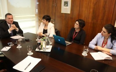 Knesset Speaker Yuli Edelstein meeting with a group of Turkish reporters at the Knesset on March 6, 2017. (Knesset Spokesperson)