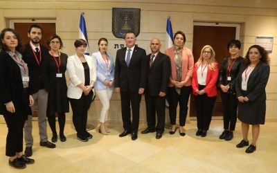 Knesset Speaker Yuli Edelstein meeting with a group of Turkish reporters at the Knesset on March 6, 2017. (Knesset Spokesperson)
