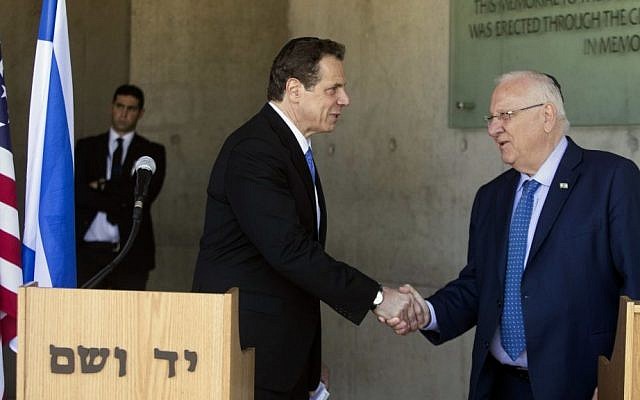 The Governor of New York Andrew Cuomo, left, and President Reuven Rivlin shake hands at the Yad Vashem Holocaust memorial, in Jerusalem on March 5, 2017. (AP Photo/Dan Balilty) 