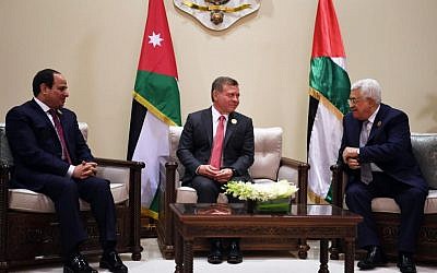 On the sidelines of the 28th Arab League Summit on March 29, 2017, Palestinian Authority President Mahmoud Abbas meets with King Abdullah II of Jordan and Egyptian President Abdel-Fattah el-Siss. (Wafa/Thaer Ghnaim) 