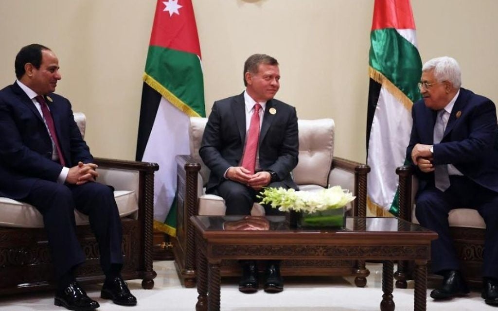 On the sidelines of the 28th Arab League Summit on March 29, 2017, Palestinian Authority President Mahmoud Abbas (R) meets with King Abdullah II of Jordan (C) and Egyptian President Abdel-Fattah el-Sissi. (Wafa/Thaer Ghnaim)