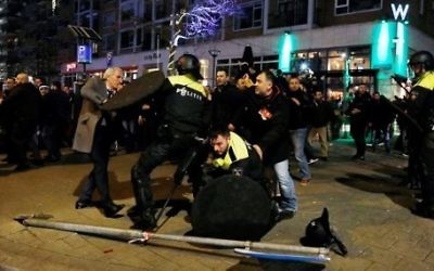 Dutch riot police clash with protesters near the Turkish consulate in Rotterdam on March 11, 2017 after the Turkish Family Minister was barred by police from entering the Turkish consulate and escorted out of the country. (Marten van Dijl/AFP)