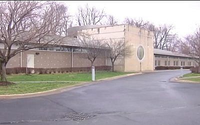 Temple Adath B'nai Israel in Evansville, Indiana, where an apparent bullet hole was found in a classroom window, March 1, 2017. (Eyewitness News screenshot.)