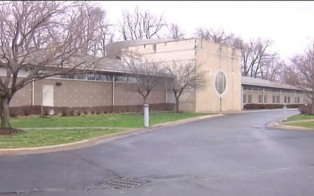 Temple Adath B'nai Israel in Evansville, Indiana, where an apparent bullet hole was found in a classroom window, March 1, 2017. (Eyewitness News screenshot.) Temple Adath B'nai Israel in Evansville, Indiana, where an apparent bullet hole was found in a classroom window, March 1, 2017. (Eyewitness News screenshot.)