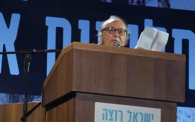 Yair Garbuz gives a speech at a rally of thousands who were looking to elect an alternative leadership to the Netanyahu government in in Rabin Square, Tel Aviv on March 7, 2015. (Screen capture/YouTube)