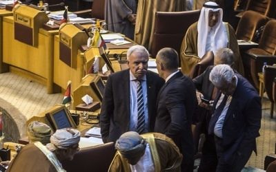 Palestinian Foreign Minister Riyad al-Maliki (C) attends a meeting of Arab Foreign Ministers at the headquarters of the Arab League in the Egyptian capital Cairo, on March 7, 2017. (AFP Photo/Khaled Desouki)