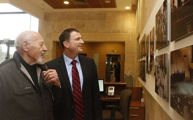 Knesset Speaker Yuli Edelstein (R) with the late David Rubinger at an exhibition of the latter‘s photographs at the Knesset (Photo by Itzak Harari) Knesset Speaker Yuli Edelstein (R) with the late David Rubinger at an exhibition of the latter‘s photographs at the Knesset (Photo by Itzak Harari)