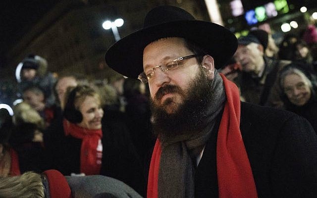 Rabbi Yehuda Teichtal at a Hanukkah ceremony at the Brandenburg Gate in Berlin, December 6, 2015. (Carsten Koall/Getty Images/via JTA) Rabbi Yehuda Teichtal at a Hanukkah ceremony at the Brandenburg Gate in Berlin, December 6, 2015. (Carsten Koall/Getty Images/via JTA)