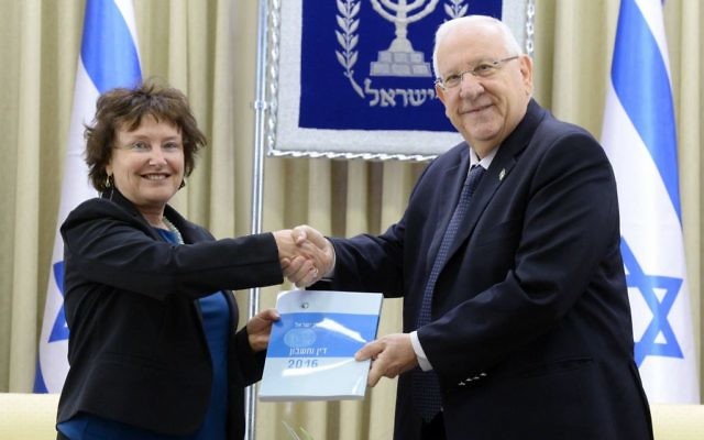 Bank of Israel Governor Karnit Flug presents the bank's 2016 report to President Reuven Rivlin, March 29, 2017. (Mark Neiman, GPO) Bank of Israel Governor Karnit Flug presents the bank's 2016 report to President Reuven Rivlin, March 29, 2017. (Mark Neiman, GPO)
