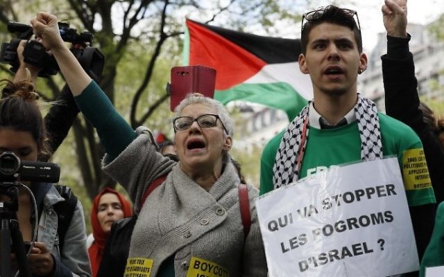 Protesters shout slogans as they demonstrate against Israel on the Place du Chatelet in Paris, on April 1, 2017. (AFP/Thomas Samson) Protesters shout slogans as they demonstrate against Israel on the Place du Chatelet in Paris, on April 1, 2017. (AFP/Thomas Samson)