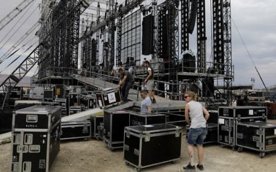 Workers prepare the stage for French electronic music pioneer Jean-Michel Jarre ahead of his upcoming concert to publicize the plight of the shrinking Dead Sea at the ancient clifftop fortress of Masada, on April 2, 2017. (Menahem Kahana/AFP) Workers prepare the stage for French electronic music pioneer Jean-Michel Jarre ahead of his upcoming concert to publicize the plight of the shrinking Dead Sea at the ancient clifftop fortress of Masada, on April 2, 2017. (Menahem Kahana/AFP)