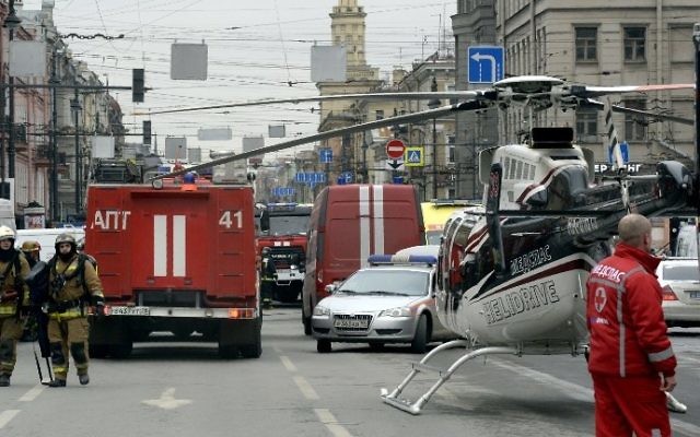 Emergency services personnel and vehicles are seen at the entrance to the Technological Institute metro station in Saint Petersburg on April 3, 2017. (AFP Photo/Olga Maltseva)