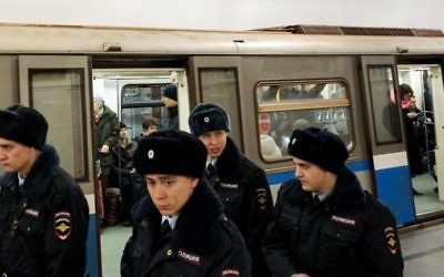 Russian police officers patrol at Prospekt Mira metro station on April 4, 2017 in Moscow, as security measures are tightened following the blast in the Saint Petersburg metro. (AFP Photo/Kirill Kudryavtsev) Russian police officers patrol at Prospekt Mira metro station on April 4, 2017 in Moscow, as security measures are tightened following the blast in the Saint Petersburg metro. (AFP Photo/Kirill Kudryavtsev)