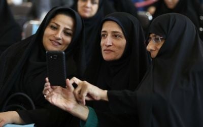 Iranian women attend the general assembly of conservatives in Tehran on April 6, 2017 to decide on a shortlist of five candidates for the presidential election. (AFP PHOTO / STR)