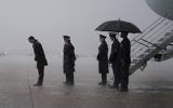 A secret service officer (L) and Air Force personnel wait outside Air Force One in the rain for the arrival of US President Donald Trump at Andrews Air Force Base, Maryland, April 6, 2017. (AFP/Jim Watson)