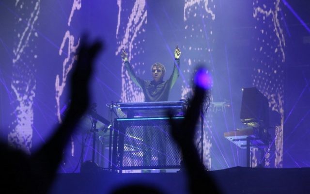 Electronic music pioneer Jean-Michel Jarre performs during concert to publicise the plight of the shrinking Dead Sea, the lowest place on earth at the foot of the ancient clifftop fortress of Massada in Israel, late April 6, 2017. (AFP PHOTO / MENAHEM KAHANA)