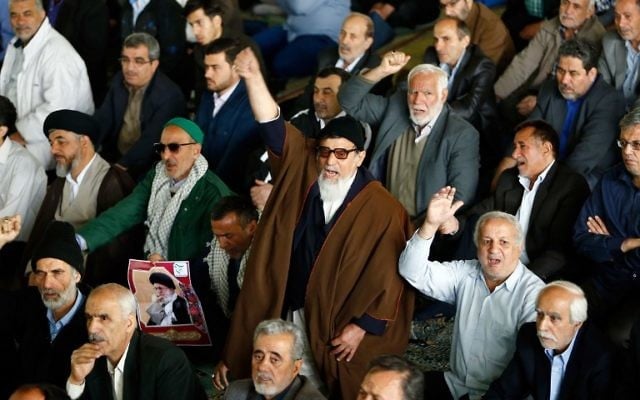 Iranians shout anti-US slogans during Friday prayer in Tehran on April 7, 2017. (AFP/STR) Iranians shout anti-US slogans during Friday prayer in Tehran on April 7, 2017. (AFP/STR)
