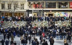Two days after a man drove a truck into crowds, people gather at a makeshift memorial near the point where the vehicle crashed into a department store, in Stockholm, Sweden,  April 9, 2017. (AFP/Jonathan NACKSTRAND)