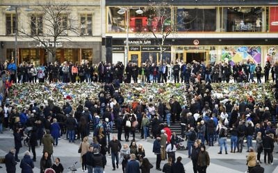 Two days after a man drove a truck into crowds, people gather at a makeshift memorial near the point where the vehicle crashed into a department store, in Stockholm, Sweden,  April 9, 2017. (AFP/Jonathan NACKSTRAND)