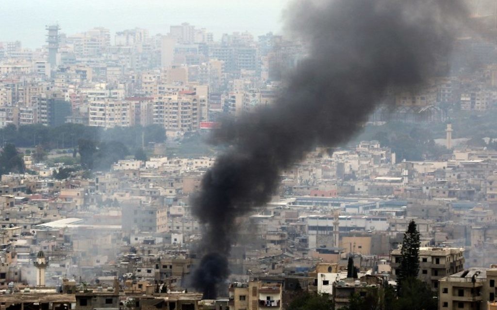Smoke rises during clashes in Ein al-Hilweh camp, Lebanon's largest Palestinian refugee camp, near the southern coastal city of Sidon, on April 9, 2017. (AFP PHOTO / Mahmoud ZAYYAT)