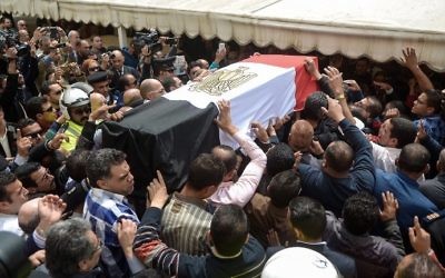 Egyptians carry the coffin of policewoman Brigadier Nagwa el-Haggar during her funeral on April 10, 2017. (AFP Photo/Stringer)