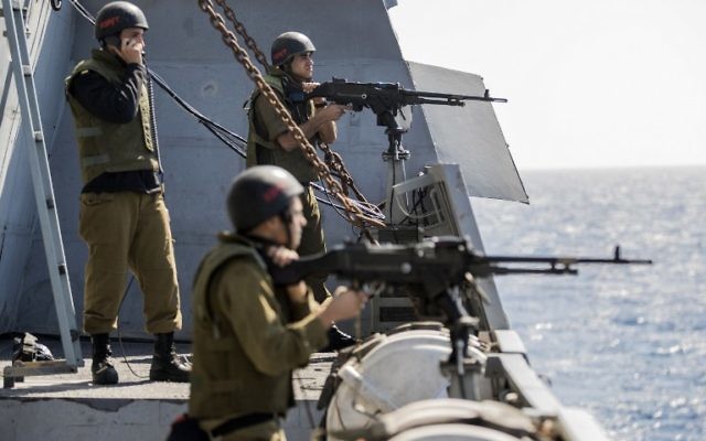 Israeli soldiers onboard the Israeli vessel Saar 5 Class Corvette "INS Hanit" take part in the "Novel Dina 17" training session in the Mediterranean Sea on April 4, 2017 ( AFP PHOTO / JACK GUEZ)