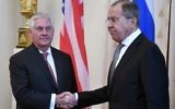 Russian Foreign Minister Sergei Lavrov (R) welcomes US Secretary of State Rex Tillerson before a meeting in Moscow on April 12, 2017.  (AFP PHOTO / Alexander NEMENOV)