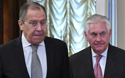 Russian Foreign Minister Sergey Lavrov (R) and US Secretary of State Rex Tillerson enter a hall during a meeting in Moscow on April 12, 2017. (AFP Photo/Alexander Nemenov)