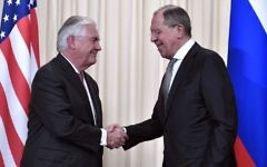 Russian Foreign Minister Sergei Lavrov (R) shakes hands with US Secretary of State Rex Tillerson after a press conference in Moscow on April 12, 2017. (AFP Photo/Alexander Nemenov)