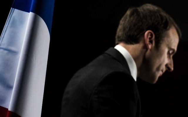 French presidential election candidate for the En Marche ! movement Emmanuel Macron delivers a speech during a visit at the French Institute for Research in Computer Science and Automation (INRIA) in Montbonnot Saint-Martin, central-eastern France, on April 14, 2017. (AFP PHOTO / JEFF PACHOUD) French presidential election candidate for the En Marche ! movement Emmanuel Macron delivers a speech during a visit at the French Institute for Research in Computer Science and Automation (INRIA) in Montbonnot Saint-Martin, central-eastern France, on April 14, 2017. (AFP PHOTO / JEFF PACHOUD)