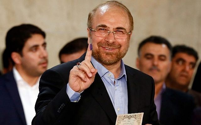 Tehran Mayor Mohammad Bagher Ghalibaf shows his ink-stained finger after registering his candidacy for the upcoming presidential elections at the ministry of interior in the capital Tehran on April 14, 2017. (AFP Photo/STR)