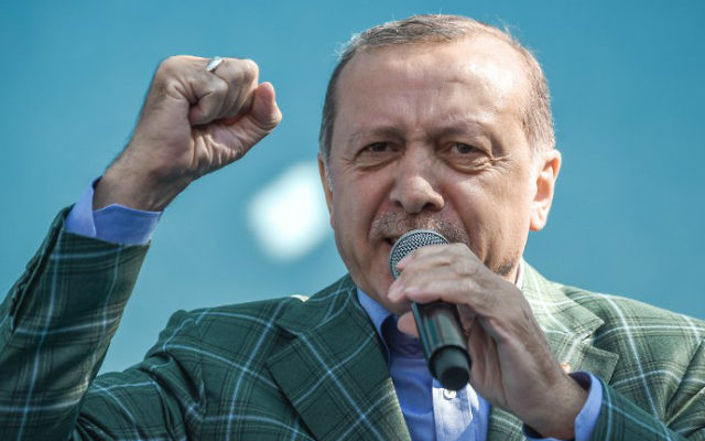 Turkish President Recep Tayyip Erdogan gestures as he delivers a speech during a campaign rally on the eve of the constitutional referendum, on April 15, 2017 in Istanbul. (Ozan Kose/AFP) Turkish President Recep Tayyip Erdogan gestures as he delivers a speech during a campaign rally on the eve of the constitutional referendum, on April 15, 2017 in Istanbul. (Ozan Kose/AFP)