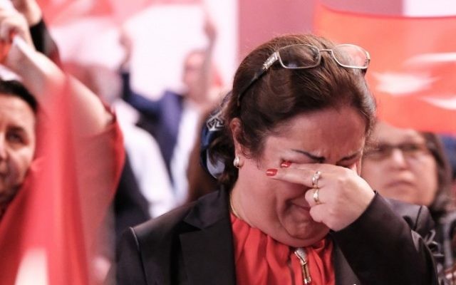 People react on election results during an election party of the opposition Republican People's Party (CHP) in Berlin, on April 16, 2017. (AFP Photo/dpa/Sebastian Willnow) People react on election results during an election party of the opposition Republican People's Party (CHP) in Berlin, on April 16, 2017. (AFP Photo/dpa/Sebastian Willnow)