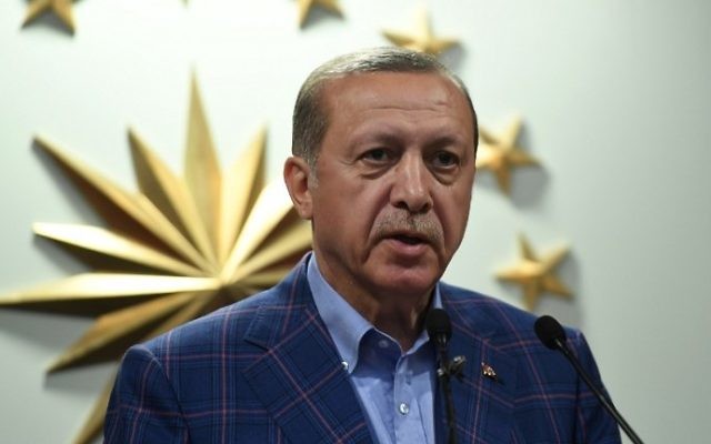 Turkish President Recep Tayyip Erdogan delivers a speech at the conservative Justice and Development Party (AKP) headquarters in Istanbul, on April 16, 2017. (AFP Photo/Bulent Kilic) Turkish President Recep Tayyip Erdogan delivers a speech at the conservative Justice and Development Party (AKP) headquarters in Istanbul, on April 16, 2017. (AFP Photo/Bulent Kilic)