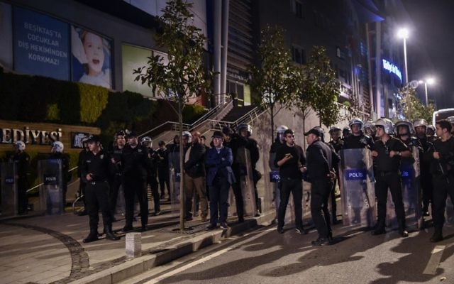 Turkish anti-riot police stand guard as supporters of 'No' gather in Istanbul (banner reads: " NO! We won") protest on April 16, 2017 after the results of a nationwide referendum that will determine Turkey's future destiny. ( AFP PHOTO / OZAN KOSE)