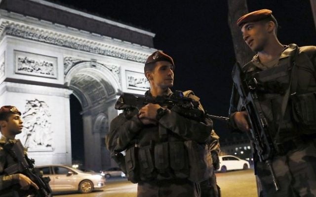 French soldiers stand guard at the Arc de Triomphe near the Champs Elysees in Paris after a shooting on April 20, 2017. AFP/ THOMAS SAMSON)