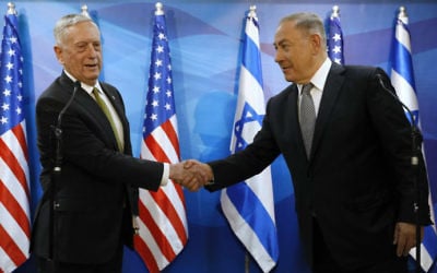 Prime Minister Benjamin Netanyahu (R) shakes hand with US Defence Secretary James Mattis before their meeting in Jerusalem on April 21, 2017.  (GIL COHEN-MAGEN / POOL / AFP)