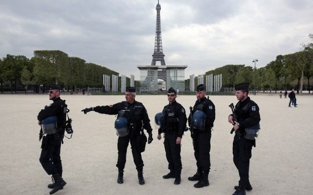 French policemen stand in front of the Eiffel tower in Paris on April 22, 2017. (AFP/Geoffroy van der Hasselt) French policemen stand in front of the Eiffel tower in Paris on April 22, 2017. (AFP/Geoffroy van der Hasselt)
