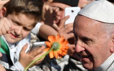 Pope Francis greets people as he arrives at the Basilica of St. Bartholomew on Tiber Island to celebrate the Liturgy of the Word with the Community of SantEgidio in memory of the 'New Martyrs' of the 20th and 21th century, on April 22, 2017 in Rome. (AFP/Alberto Pizzoli)