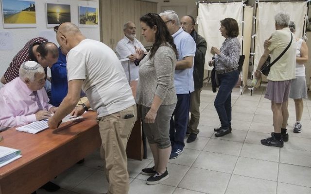 French nationals residing in Israel cast their vote for the first round of the French presidential election on April 23, 2017, at the French consulate in the coastal city of Netanya. (AFP PHOTO / JACK GUEZ)