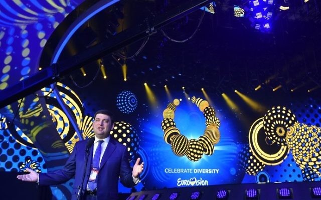 Ukrainian Prime Minister Volodymyr Groysman speaks to the press during his visit to the International Exhibition Center in Kiev on April 28, 2017. (AFP Phptp/Sergei Supinksy) Ukrainian Prime Minister Volodymyr Groysman speaks to the press during his visit to the International Exhibition Center in Kiev on April 28, 2017. (AFP Phptp/Sergei Supinksy)