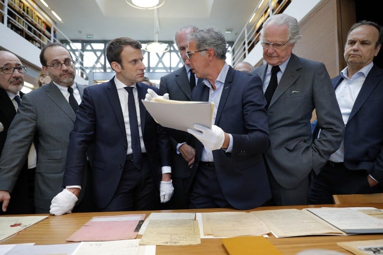 French presidential election candidate for the En Marche ! movement Emmanuel Macron (3rd L) listens to Jacques Fredj (3rd R), director of the Paris Shoah Memorial, during a visit to the Shoah Memorial on April 30, 2017 in Paris. (AFP PHOTO / POOL / PHILIPPE WOJAZER) French presidential election candidate for the En Marche ! movement Emmanuel Macron (3rd L) listens to Jacques Fredj (3rd R), director of the Paris Shoah Memorial, during a visit to the Shoah Memorial on April 30, 2017 in Paris. (AFP PHOTO / POOL / PHILIPPE WOJAZER)