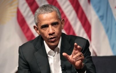Former US President Barack Obama visits with youth leaders at the University of Chicago. (Scott Olson/Getty Images/AFP)