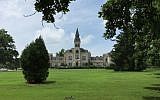 Anderson Hall at Kansas State University in Manhattan, Kansas. (CC BY-SA 4.0, Wikimedia Commons)